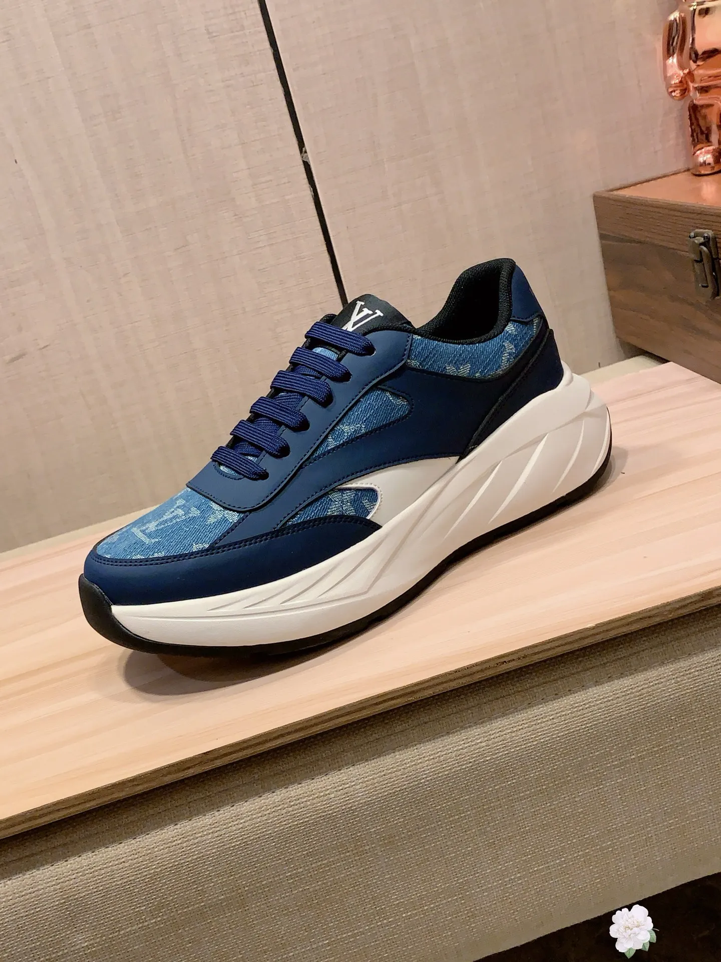 Men's Men's Shoes 💰460💰💰🎩🎩[Lightning][Lightning] "Lv*" The latest and most popular casual shoes, top brands [Seduce] Luxury ~ Purchasing Agency, Top ~ Quality. [Strong] The upper is made of imported breathable cowhide with material ➕ breathable sheepskin feet (•) and fine workmanship. The original stylish and stylish soft rubber wear-resistant and non-slip outsole is light and comfortable on the feet. The real thing looks better when photographed. 305: code: 38-44, 2️⃣ colors selected